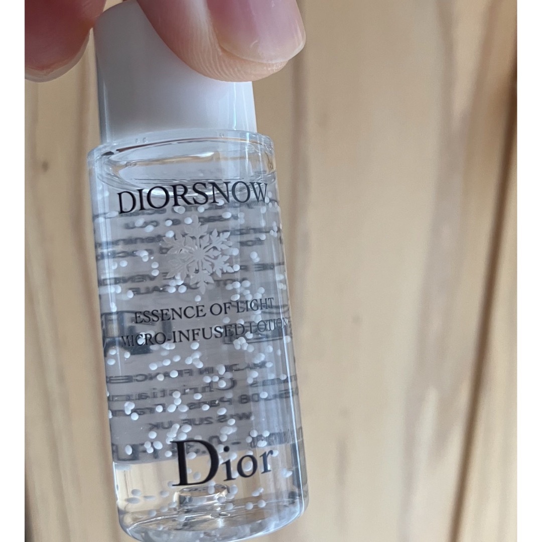 Dior(ディオール)のDior スノー　エッセンス　オブ　ライト　マイクロ　ローション　試供品 コスメ/美容のスキンケア/基礎化粧品(化粧水/ローション)の商品写真