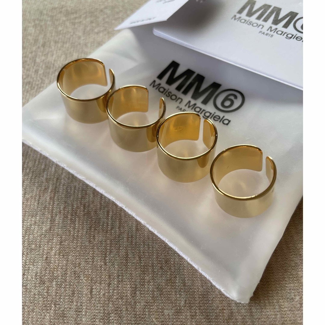Maison Martin Margiela(マルタンマルジェラ)の2新品 メゾン マルジェラ MM6 4連リング 指輪 XS レディース ゴールド レディースのアクセサリー(リング(指輪))の商品写真