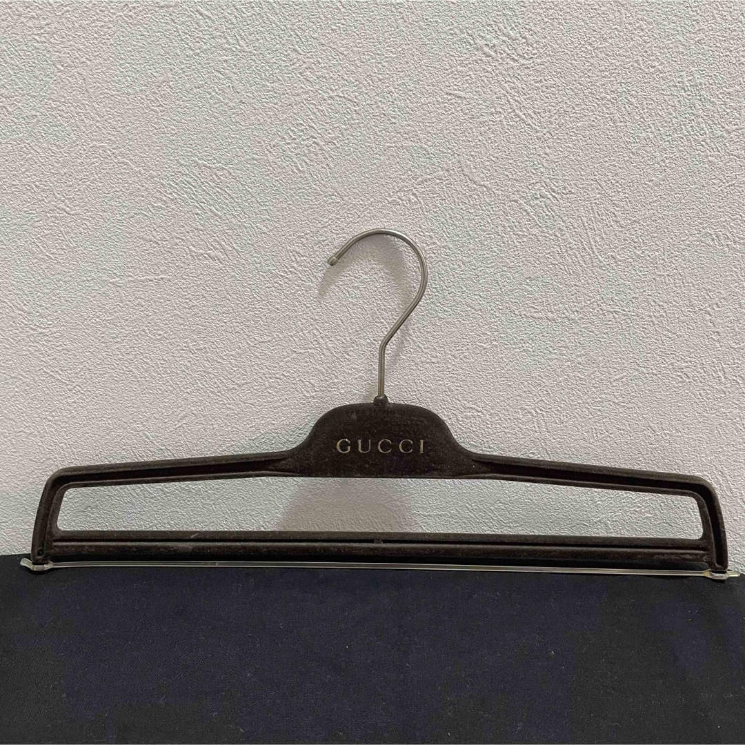 Gucci(グッチ)のグッチ　ハンガー　空箱 インテリア/住まい/日用品の収納家具(押し入れ収納/ハンガー)の商品写真