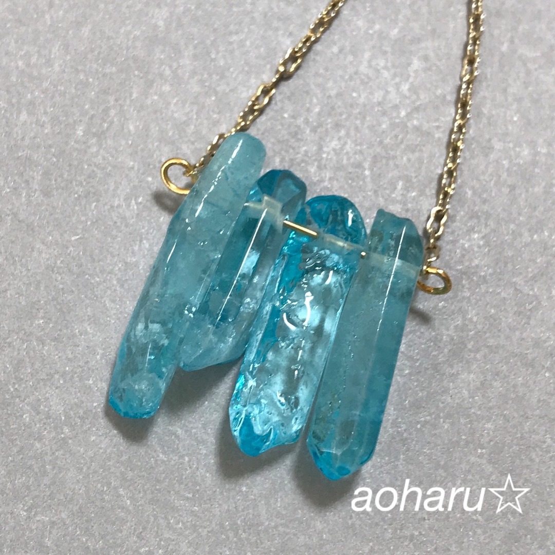 4連 ブルークリスタル 氷柱 ロング ネックレス  水晶 クォーツ ハンドメイドのアクセサリー(ネックレス)の商品写真