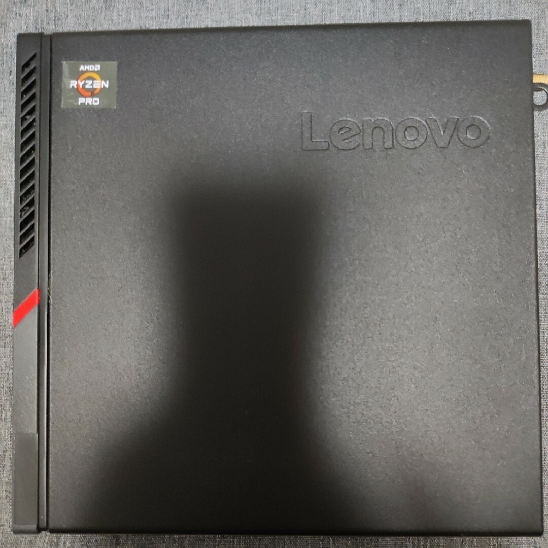 Lenovo(レノボ)のLenovo ThinkCentre M715q tiny スマホ/家電/カメラのPC/タブレット(デスクトップ型PC)の商品写真