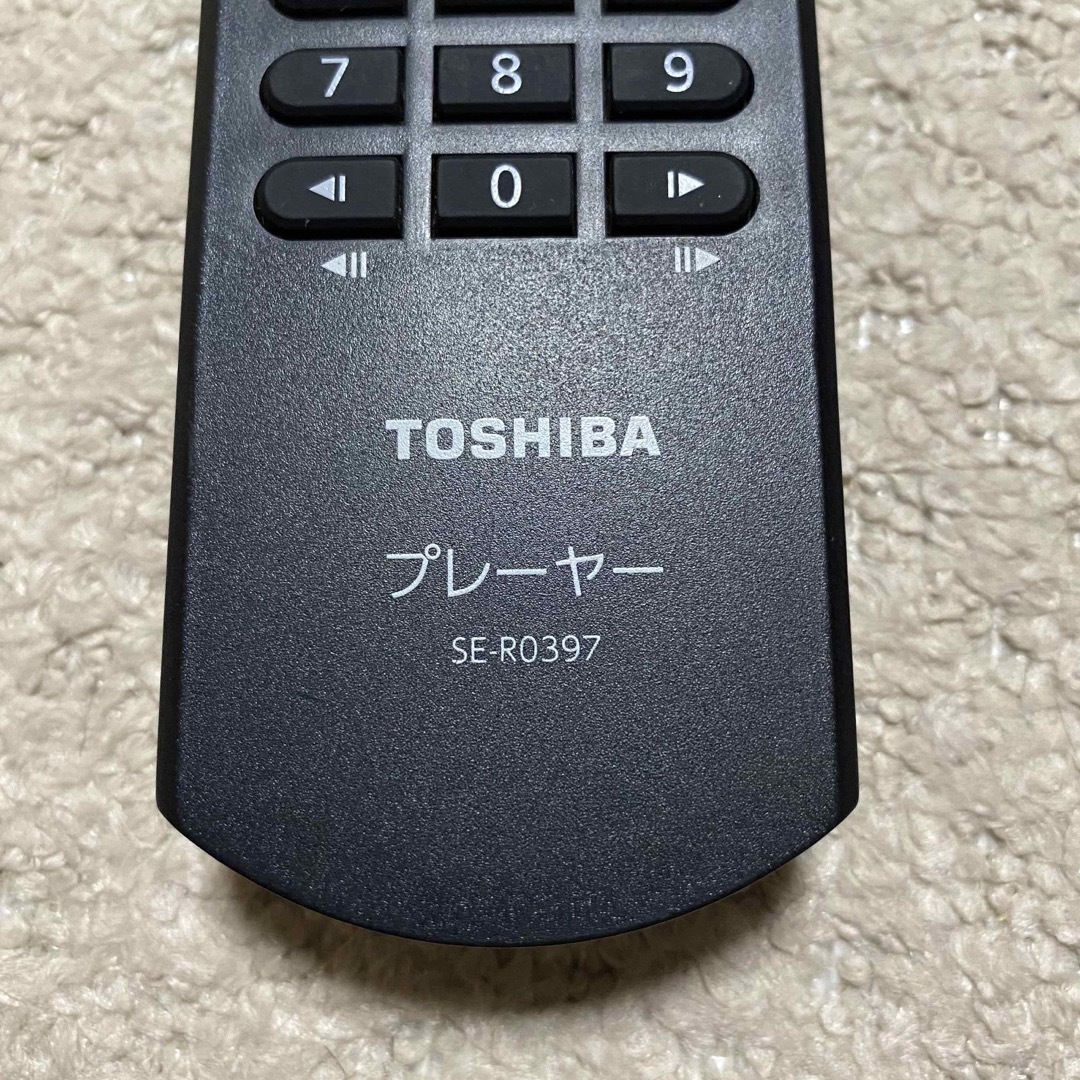 東芝(トウシバ)のTOSHIBA ブルーレイプレーヤーリモコンSE-R0397 スマホ/家電/カメラのテレビ/映像機器(ブルーレイプレイヤー)の商品写真