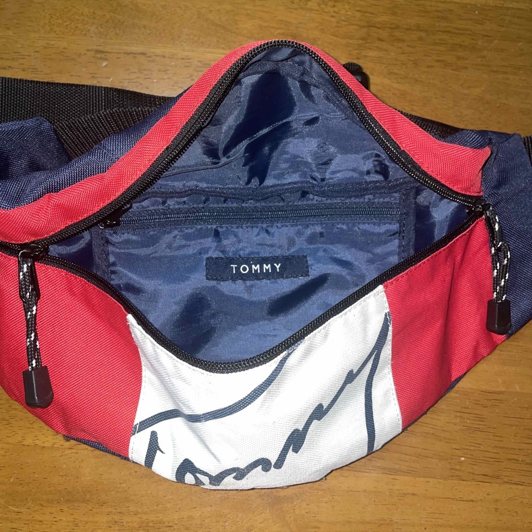 TOMMY(トミー)のTommyトミーボディーバック レディースのバッグ(ボディバッグ/ウエストポーチ)の商品写真