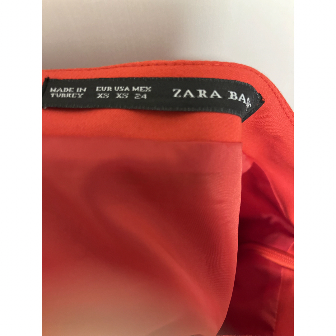 ZARA(ザラ)の美品　ZARA レディース　スカート　赤色 レディースのスカート(ミニスカート)の商品写真