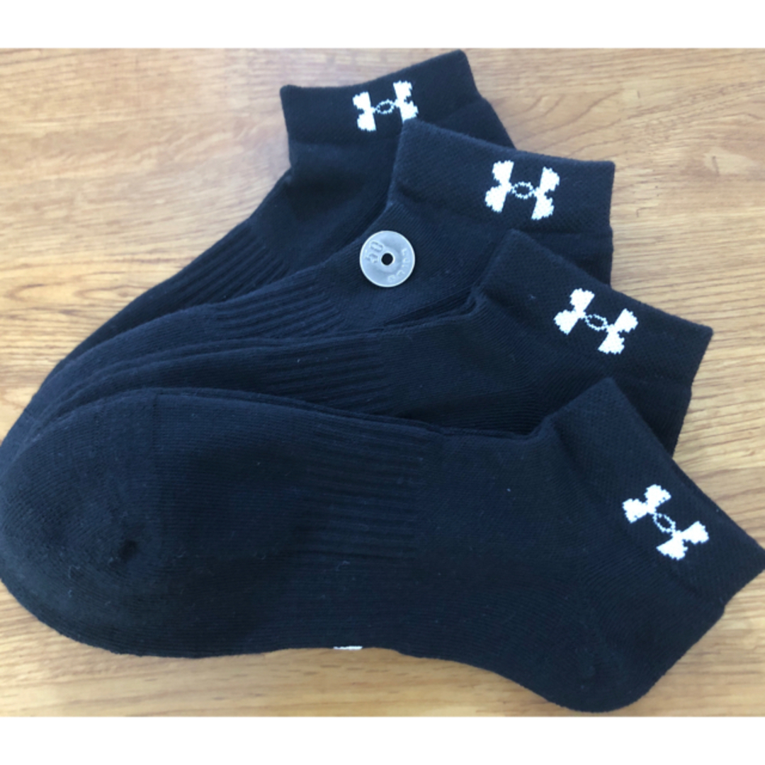 UNDER ARMOUR(アンダーアーマー)の新品アンダーアーマーUNDER ARMOUR メンズソックス4足セット802黒 メンズのレッグウェア(ソックス)の商品写真