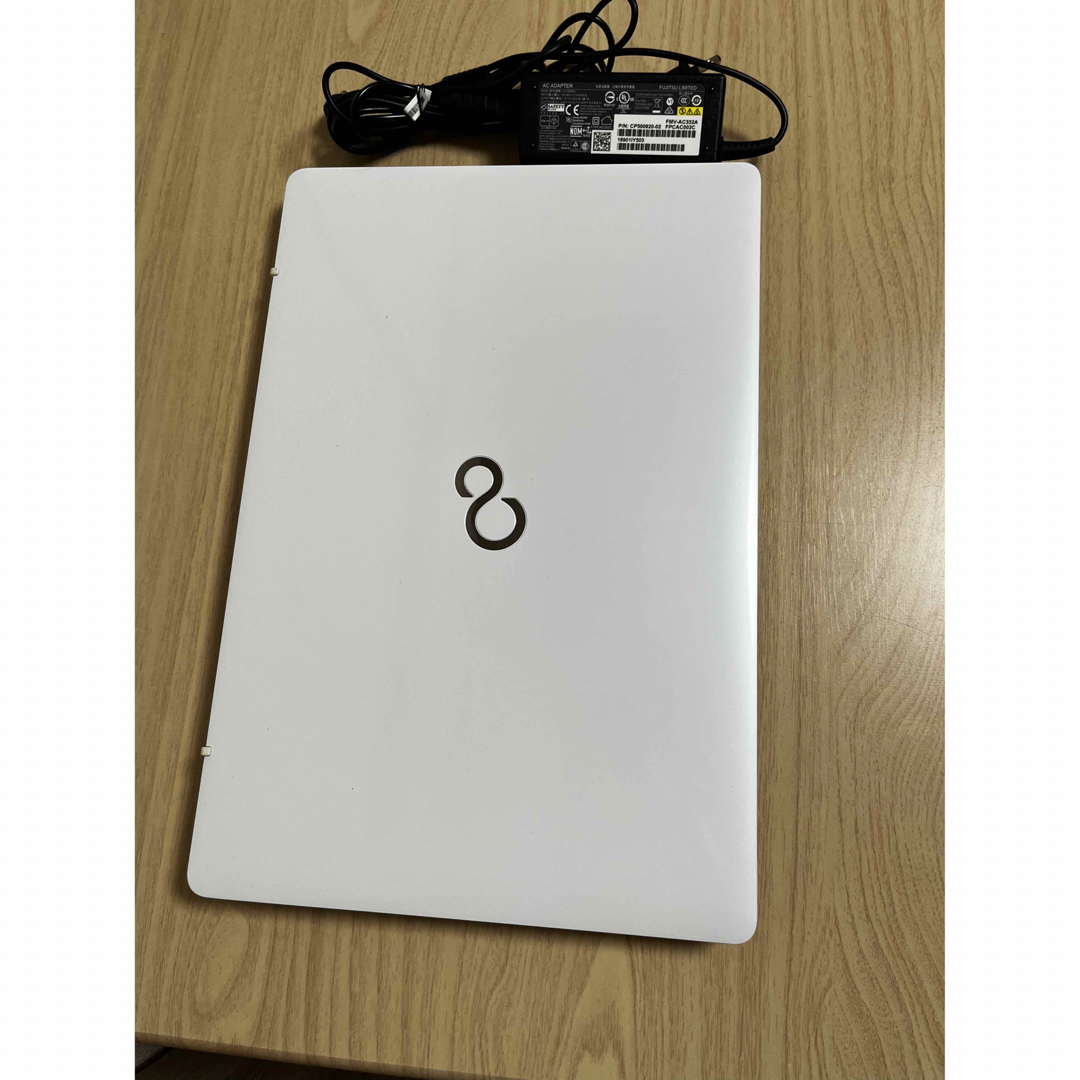 富士通ノートパソコンホワイト第7世代Corei7新品高速SSD 512GB-