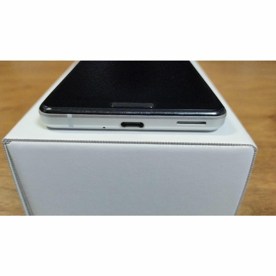 SHARP AQUOS sense4 シルバー