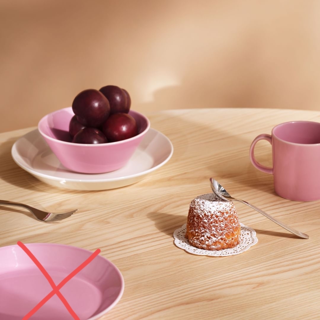 iittala(イッタラ)の【お値下・限定品】2点セット　イッタラ　ティーマ  ローズ インテリア/住まい/日用品のキッチン/食器(食器)の商品写真