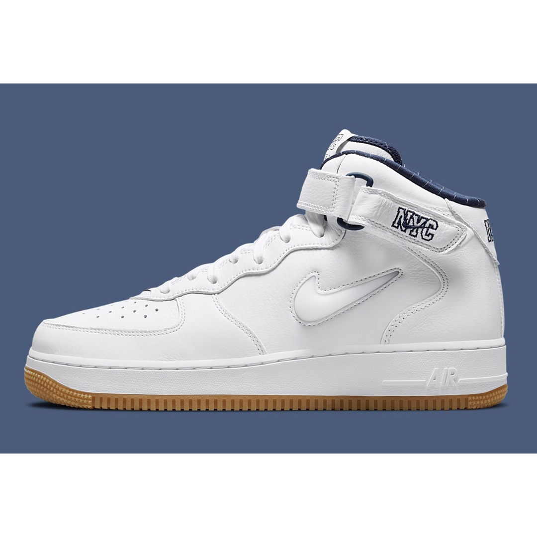 NIKE(ナイキ)のNIKE AIR FORCE 1 MID QS NYC WHITE 白 ホワイト メンズの靴/シューズ(スニーカー)の商品写真