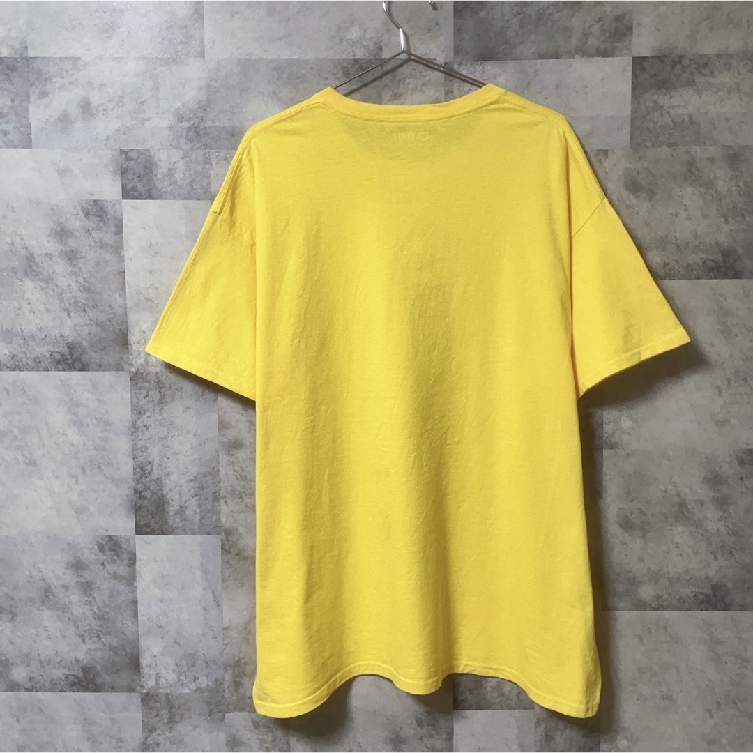 GILDAN(ギルタン)のGILDAN　Tシャツ　XLサイズ　イエロー　黄色　プリント　ロゴ　USA古着 メンズのトップス(Tシャツ/カットソー(半袖/袖なし))の商品写真