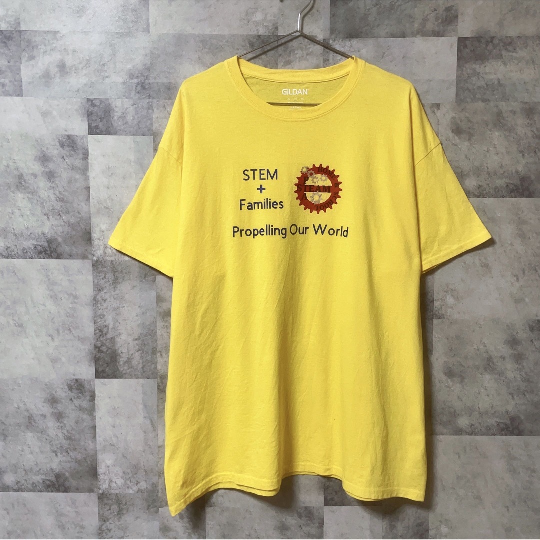 GILDAN(ギルタン)のGILDAN　Tシャツ　XLサイズ　イエロー　黄色　プリント　ロゴ　USA古着 メンズのトップス(Tシャツ/カットソー(半袖/袖なし))の商品写真