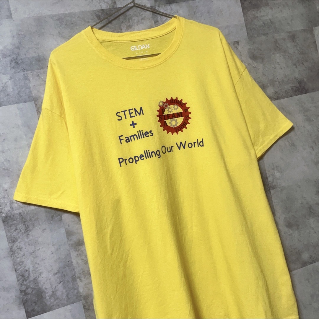 GILDAN(ギルタン)のGILDAN　Tシャツ　XLサイズ　イエロー　黄色　プリント　ロゴ　USA古着 メンズのトップス(Tシャツ/カットソー(半袖/袖なし))の商品写真