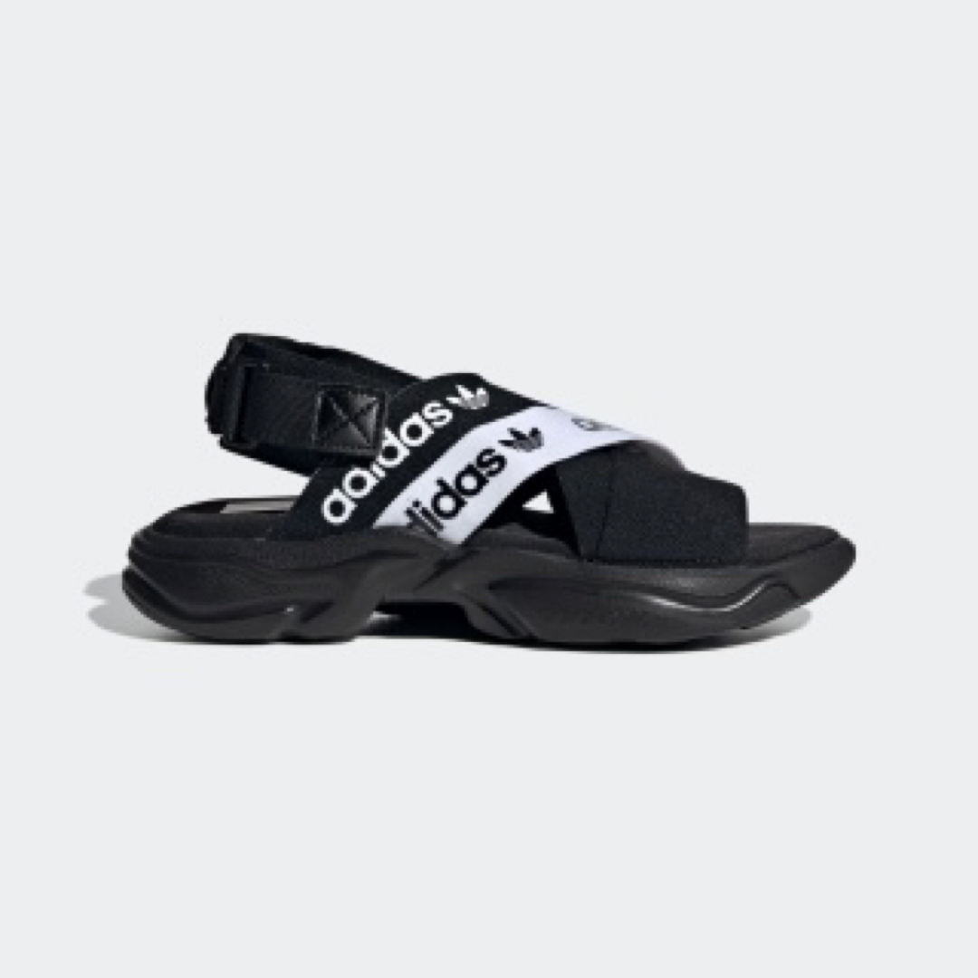 adidas(アディダス)のadidas  サンダル黒白　新品箱付 レディースの靴/シューズ(サンダル)の商品写真