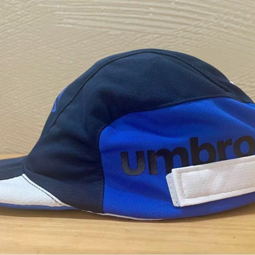 UMBRO(アンブロ)のアンブロ【新品送料込み】ジュニア サッカー キャップ 52㎝ ネイビー スポーツ/アウトドアのサッカー/フットサル(その他)の商品写真