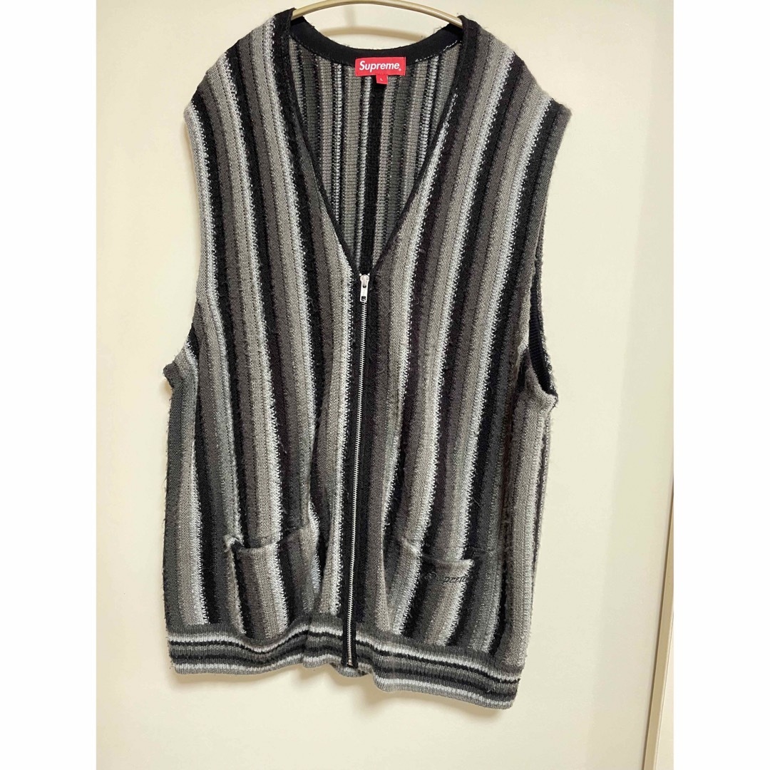 Supreme(シュプリーム)のSupreme Stripe Sweater Vest  メンズのトップス(ベスト)の商品写真