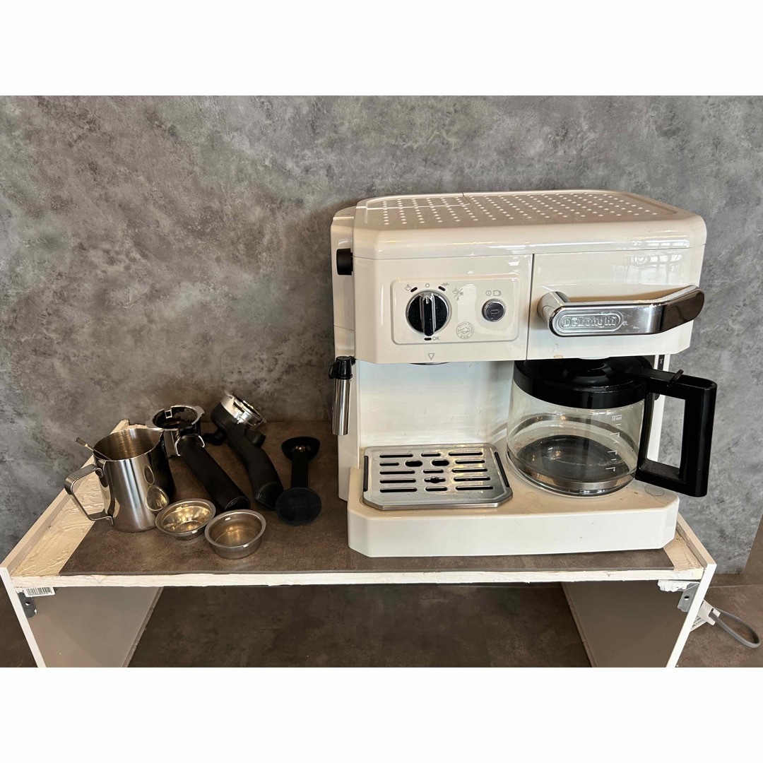 DeLonghi(デロンギ)のデロンギコーヒーメーカー スマホ/家電/カメラの調理家電(エスプレッソマシン)の商品写真