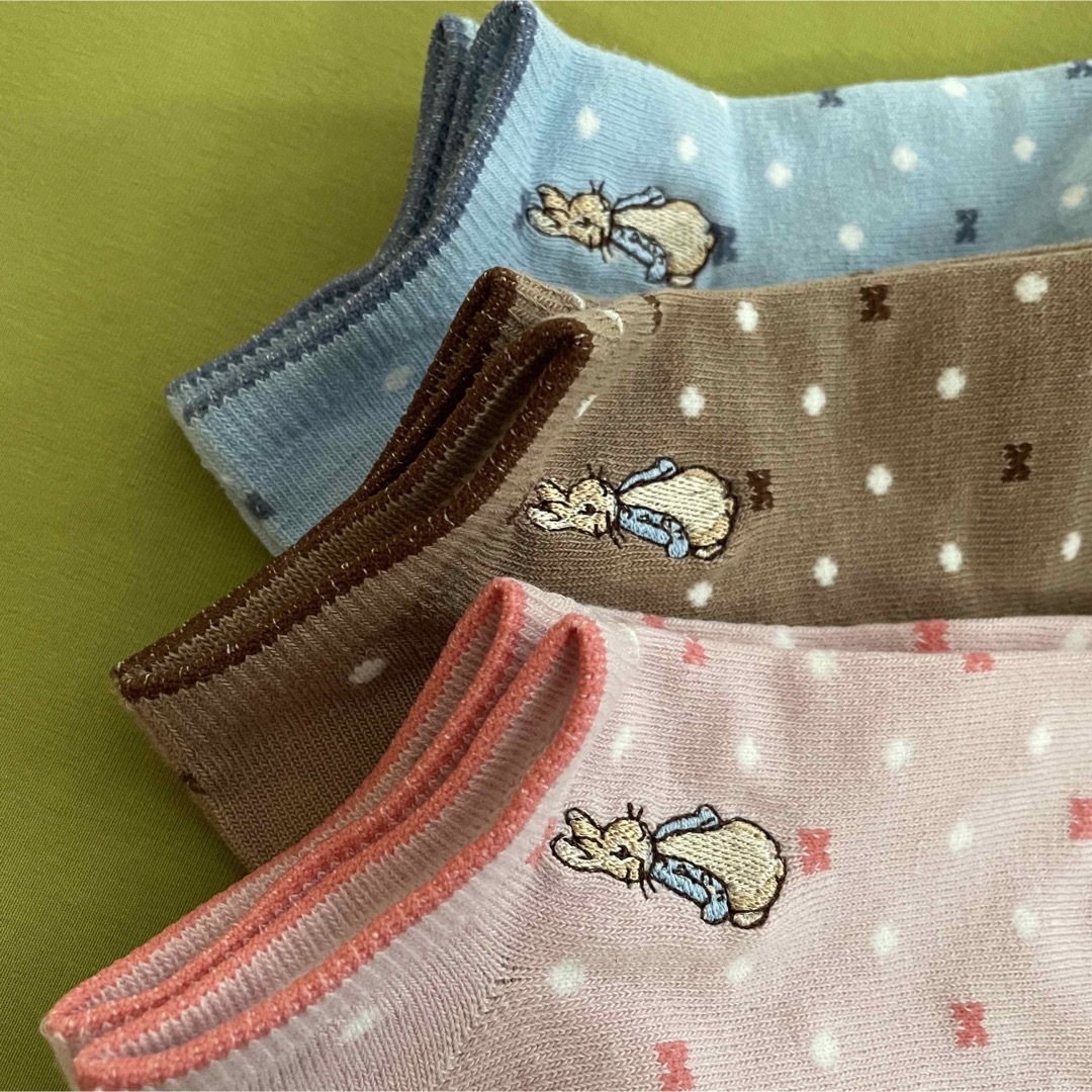 PETER RABBIT（TM）(ピーターラビット)の【ピーターラビット】カラーもワンポイント刺繍も可愛い❣️レディース靴下LS-1 レディースのレッグウェア(ソックス)の商品写真