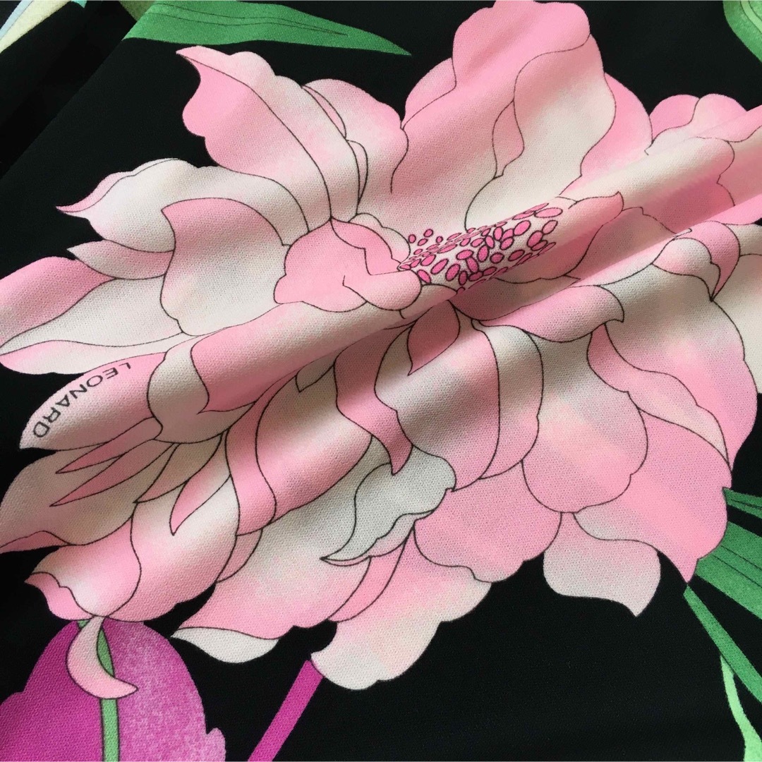 LEONARD(レオナール)の美品　LEONARD レオナール  カンカン　ストレッチ　花柄　チュニック レディースのトップス(チュニック)の商品写真