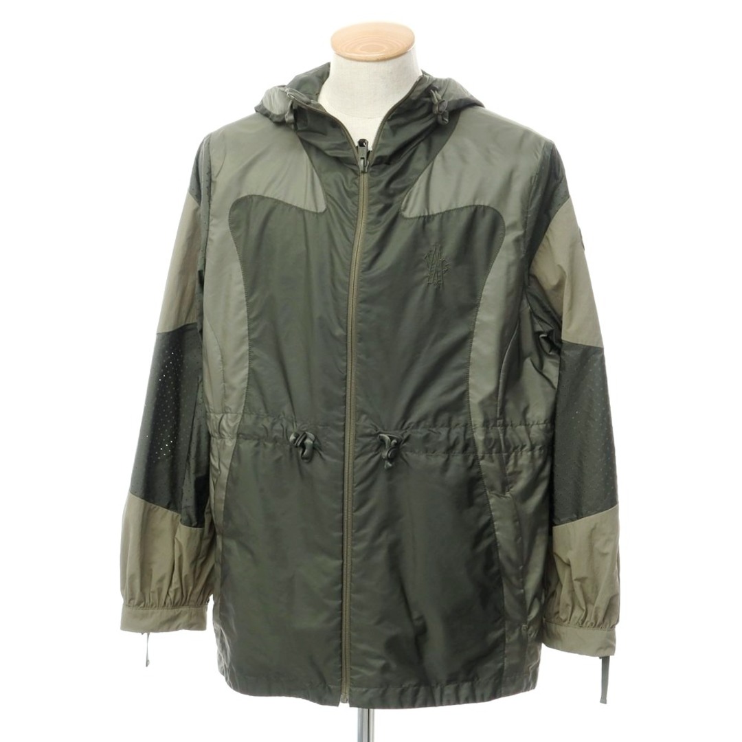 MONCLER(モンクレール)の【中古】【未使用】モンクレール MONCLER 2023年春夏 Born To Protect Symphodus シェルジャケットパーカー オリーブグリーン【サイズ1】【レディース】 レディースのジャケット/アウター(その他)の商品写真