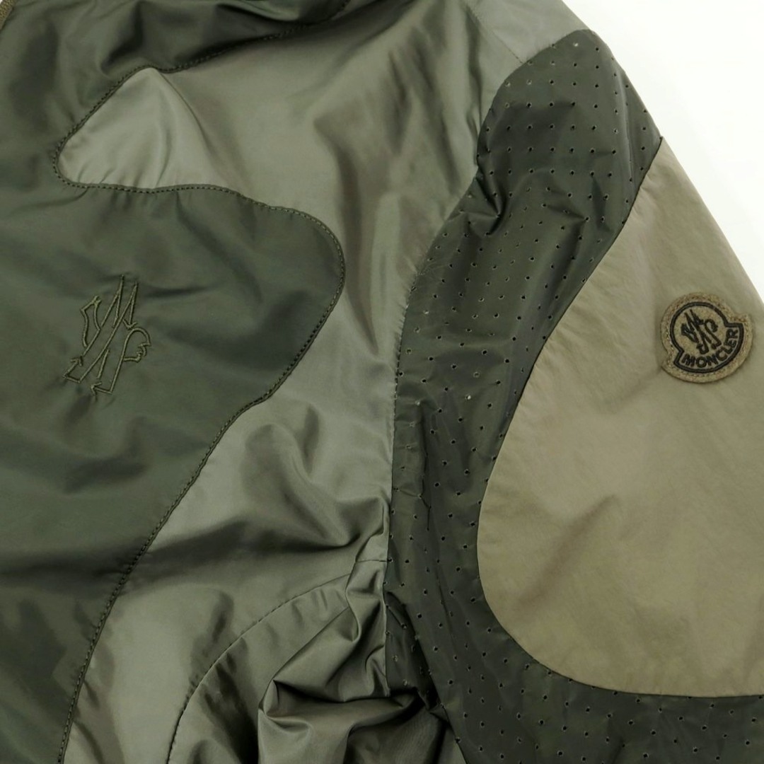 MONCLER(モンクレール)の【中古】【未使用】モンクレール MONCLER 2023年春夏 Born To Protect Symphodus シェルジャケットパーカー オリーブグリーン【サイズ1】【レディース】 レディースのジャケット/アウター(その他)の商品写真