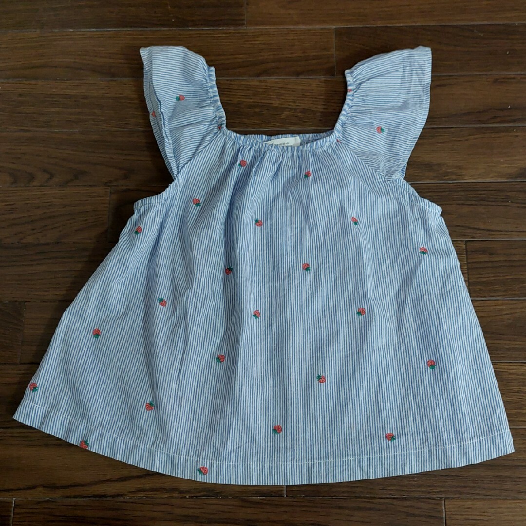 H&M(エイチアンドエム)のH&M　ストライプイチゴ柄　トップス　サイズ4~5Y キッズ/ベビー/マタニティのキッズ服女の子用(90cm~)(ブラウス)の商品写真