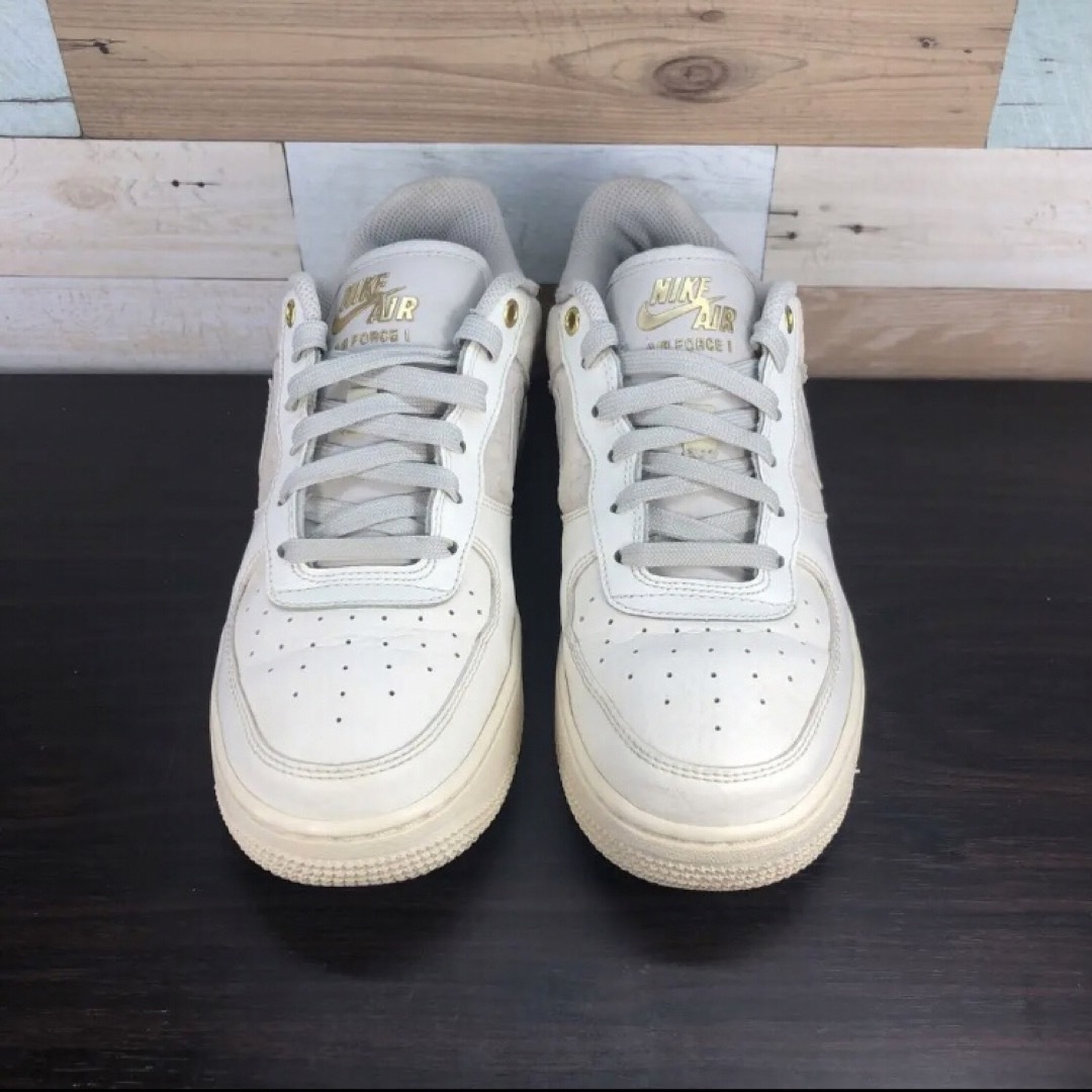 NIKE AIR FORCE 1 LV8 24cm