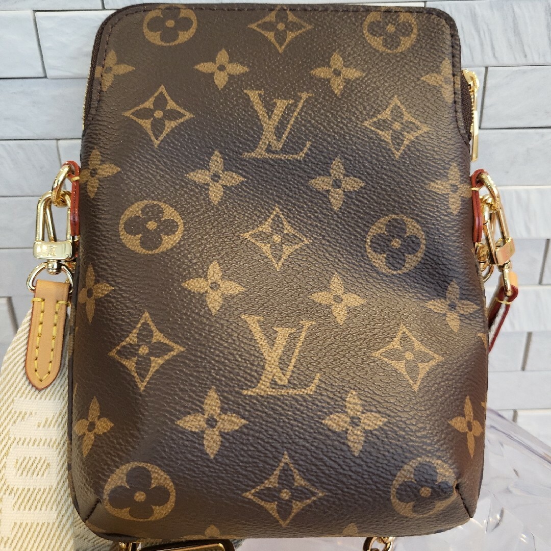 LOUIS VUITTON(ルイヴィトン)の最安値♡ルイヴィトン　ユーティリティクロスボディ　フォンケース レディースのバッグ(ショルダーバッグ)の商品写真