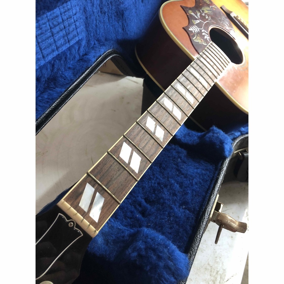 Gibson(ギブソン)のギブソン　humming bird  エレアコ　純正ハードケース付き 楽器のギター(アコースティックギター)の商品写真