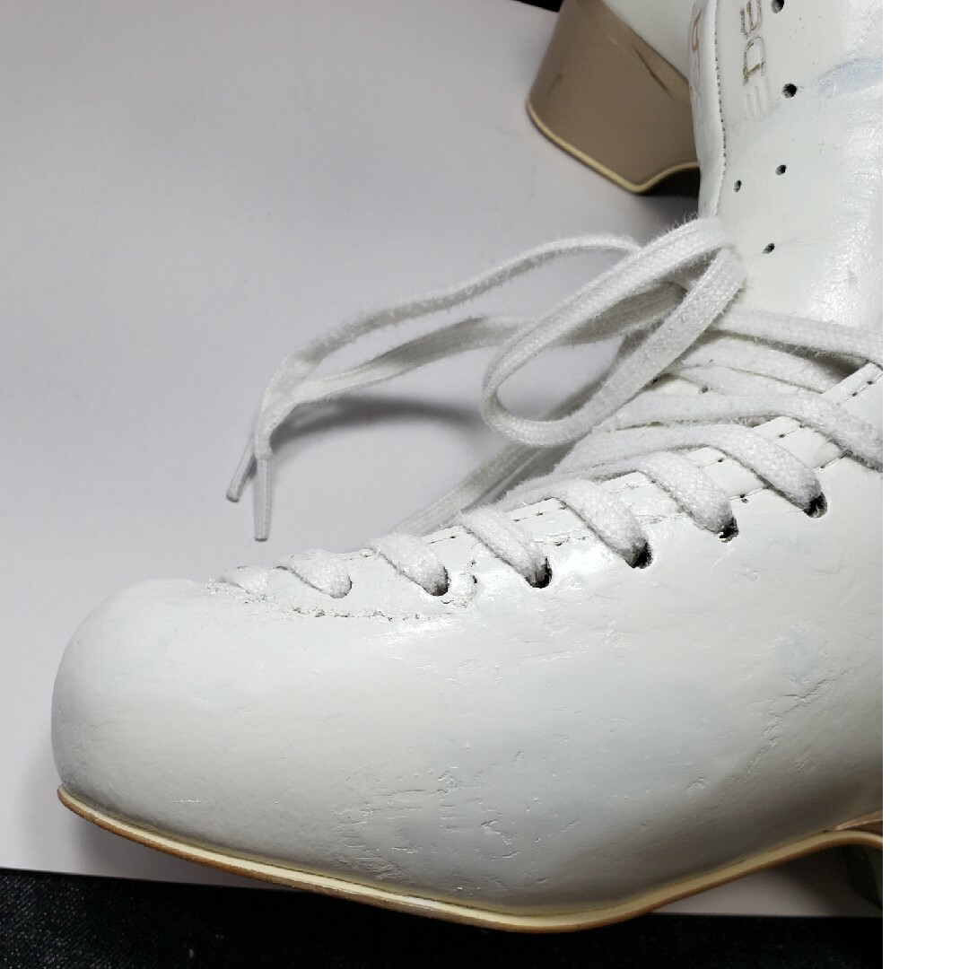 フィギュアスケート靴　23 エンタメ/ホビーのフィギュア(スポーツ)の商品写真