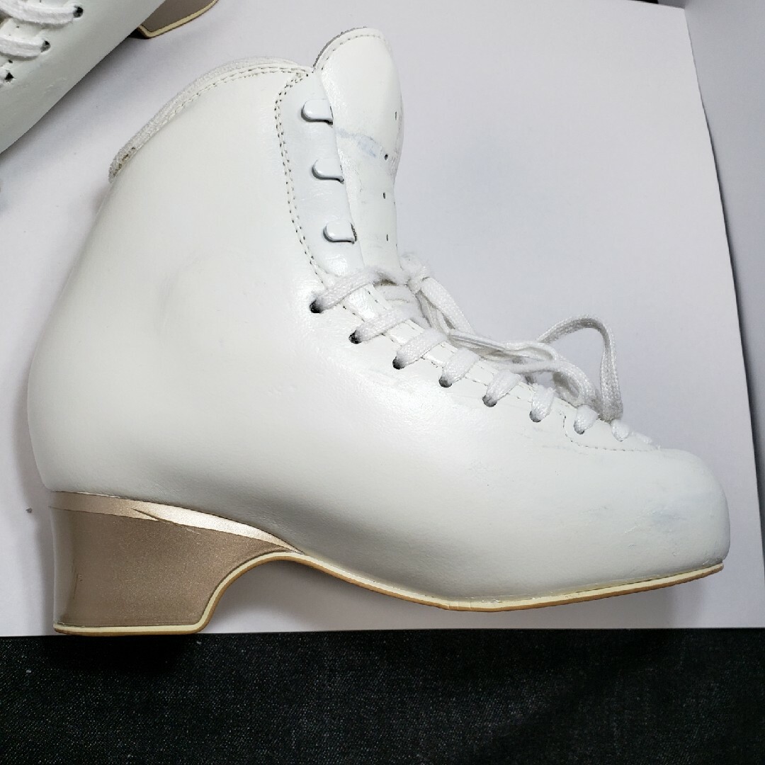 フィギュアスケート靴　23 2