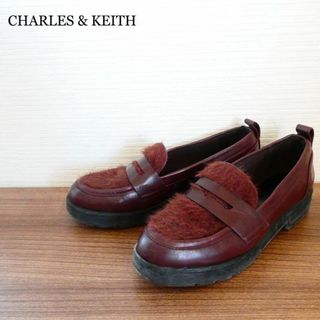 チャールズアンドキース(Charles and Keith)の美品 チャールズ＆キース レザー モヘヤ ラウンドトゥ コインローファー 革靴(ローファー/革靴)