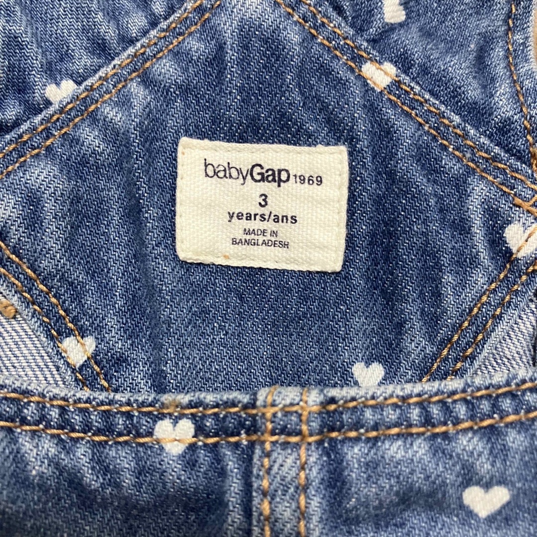 babyGAP(ベビーギャップ)のbaby GAP 100 サロペット ハート柄 ショート丈 キッズ/ベビー/マタニティのキッズ服女の子用(90cm~)(パンツ/スパッツ)の商品写真