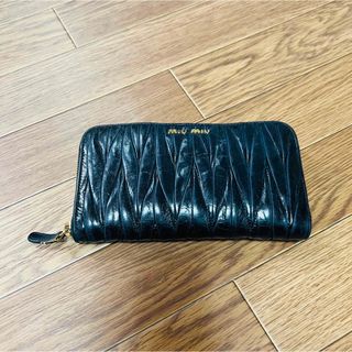 ミュウミュウ(miumiu)のMIUMIU マトラッセ長財布(財布)