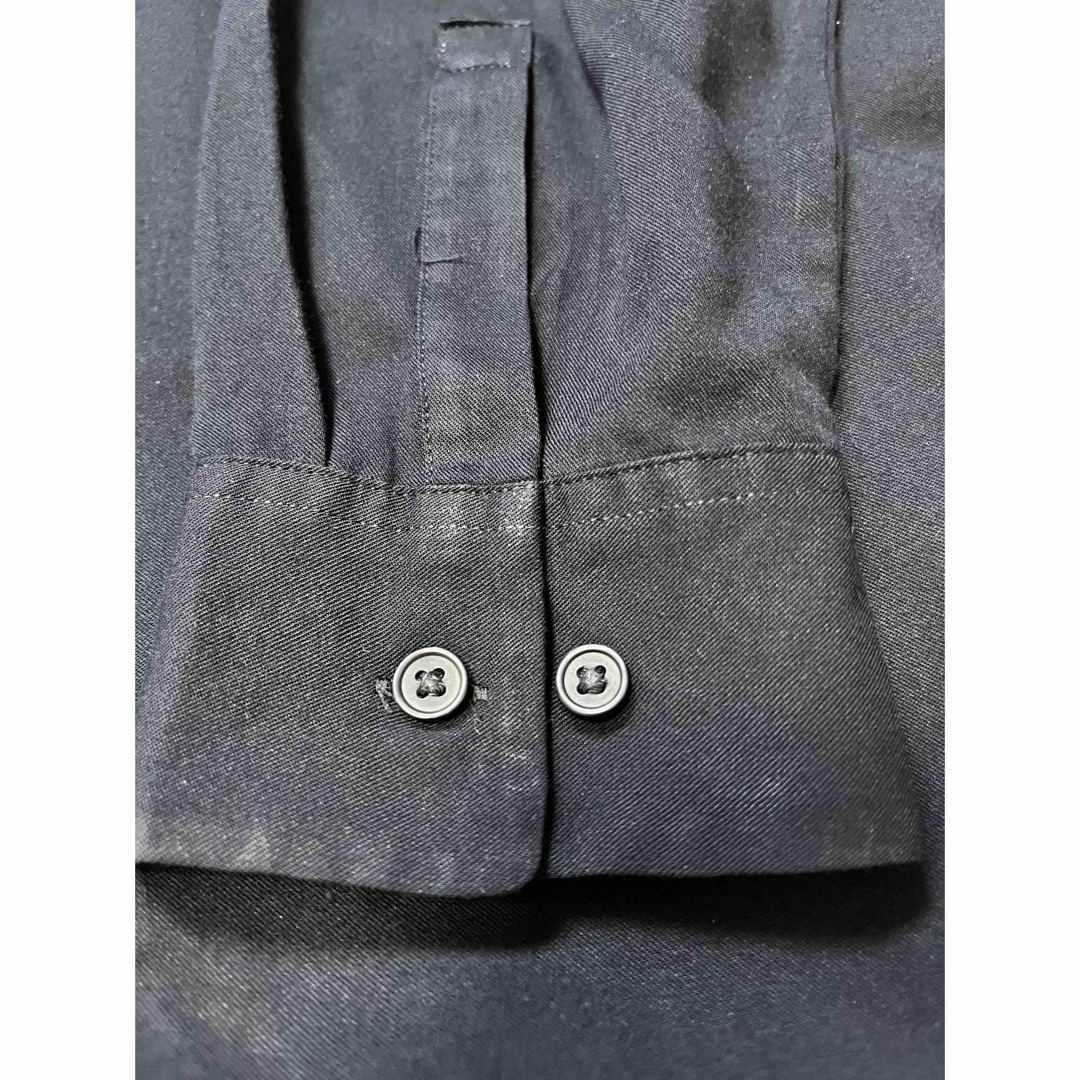 UNIQLO(ユニクロ)のオールシーズン使えるレーヨンシャツ濃紺 レディースのトップス(シャツ/ブラウス(長袖/七分))の商品写真