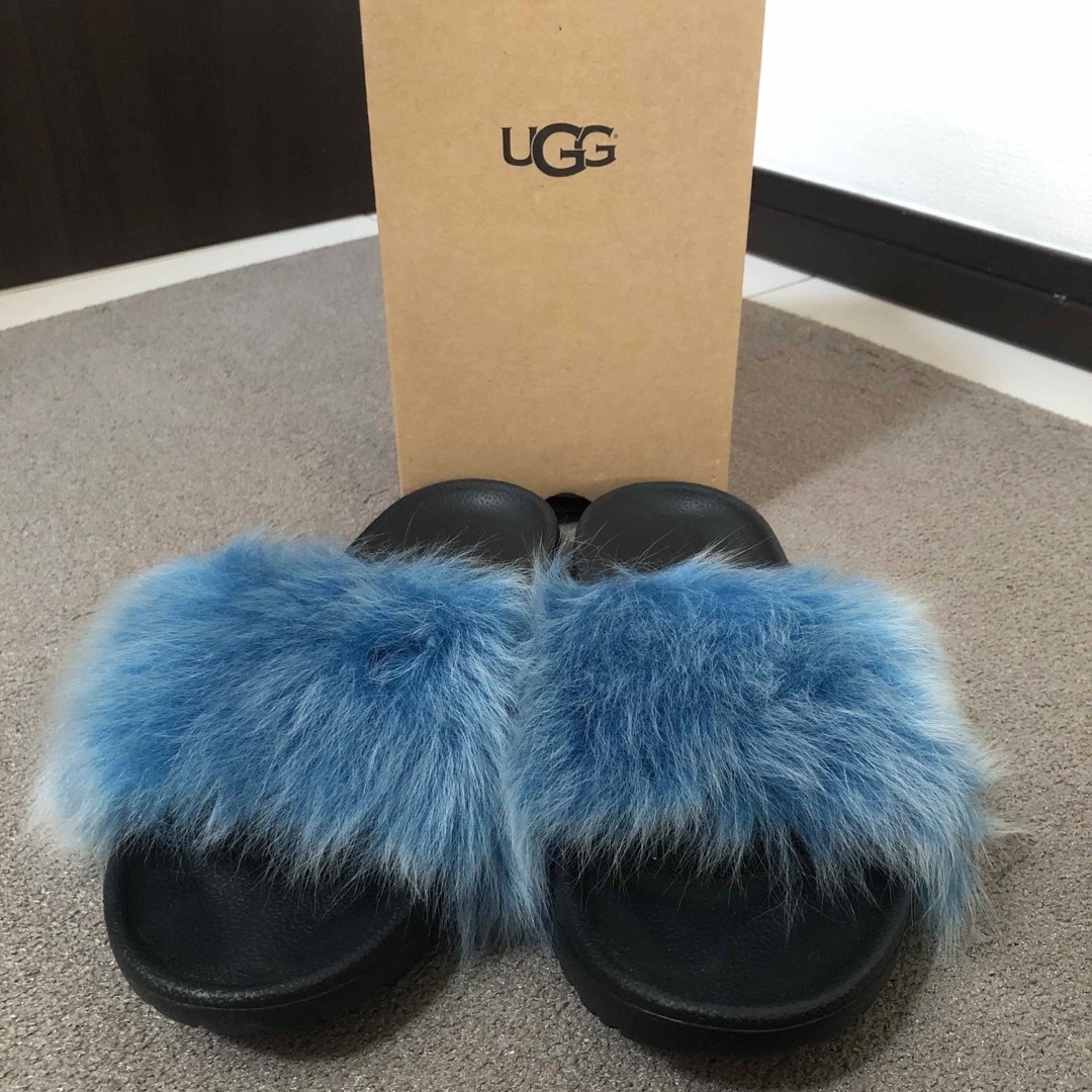 人気完売レア商品UGG W ROYALE TIPPEDファースライドサンダルレディース