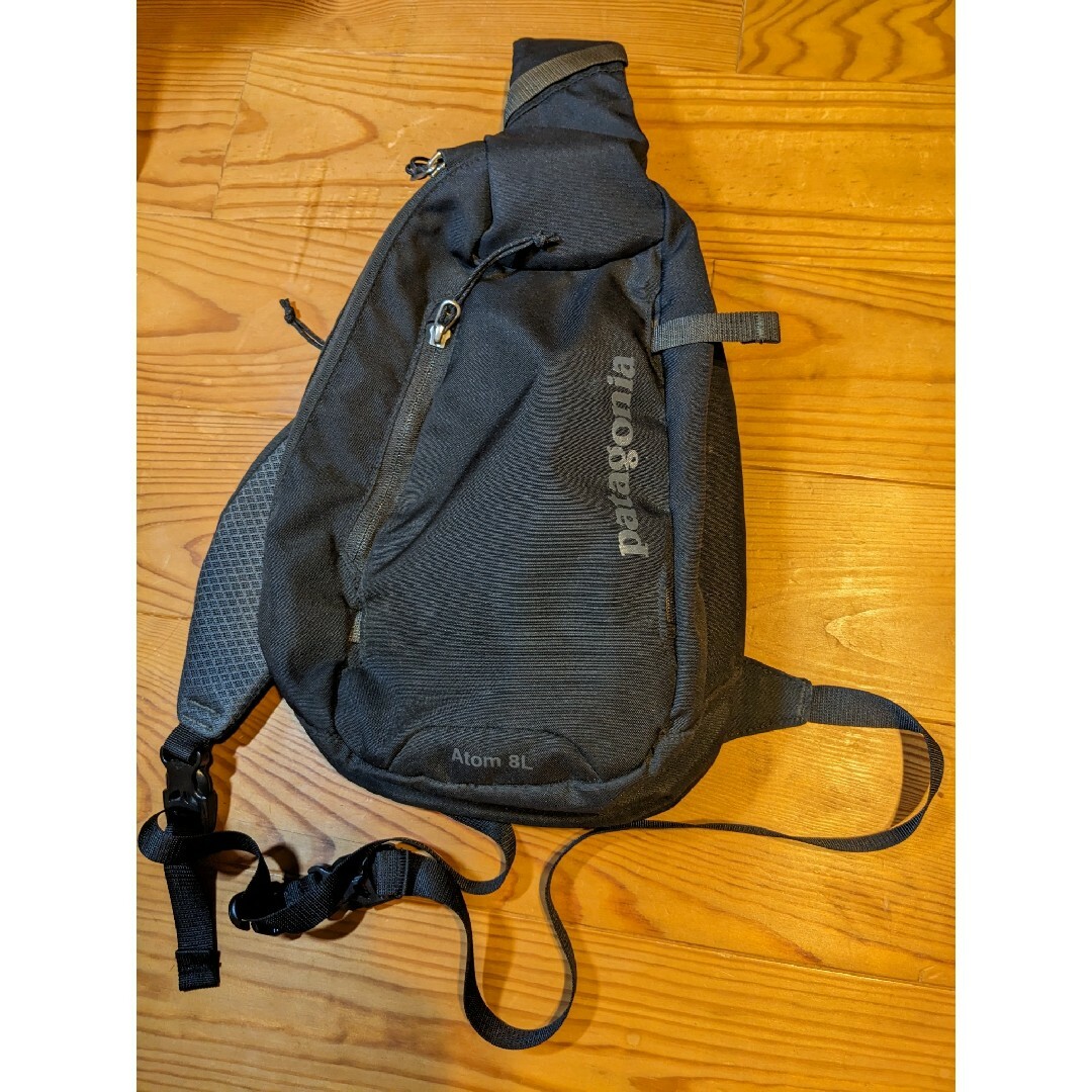 patagonia Atom  8L ボディバッグ