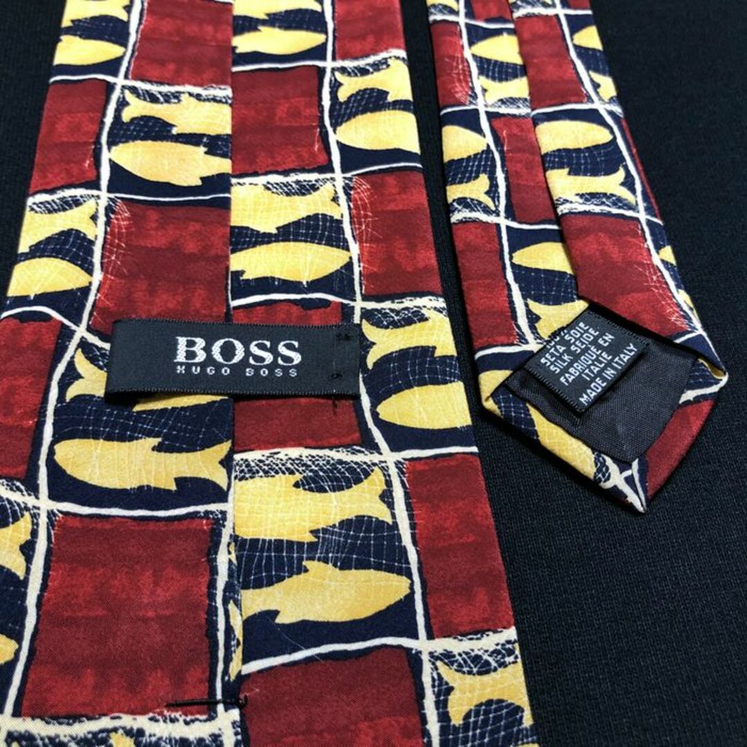 HUGO BOSS(ヒューゴボス)のヒューゴボス フィッシュパターン レッド＆イエロー ネクタイ A102-P12 メンズのファッション小物(ネクタイ)の商品写真