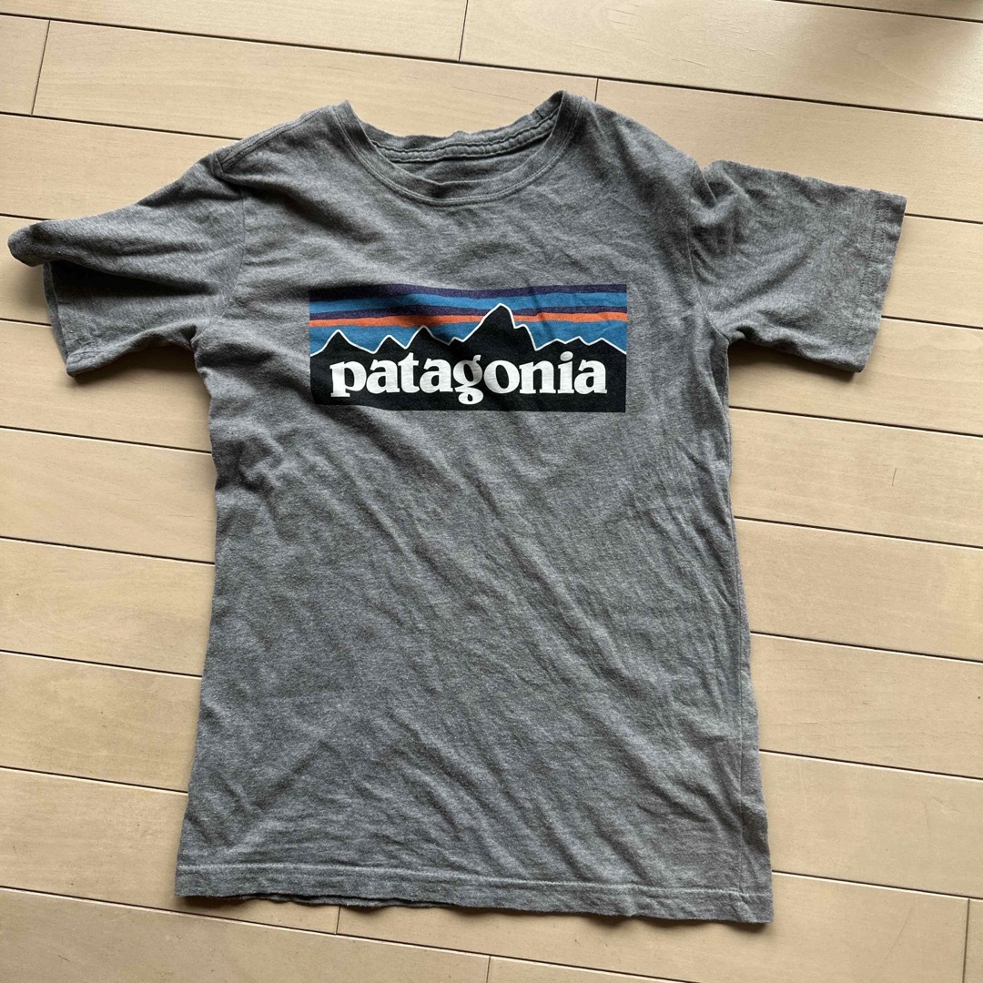 patagonia(パタゴニア)のパタゴニア　半袖シャツ　キッズS キッズ/ベビー/マタニティのキッズ服男の子用(90cm~)(Tシャツ/カットソー)の商品写真