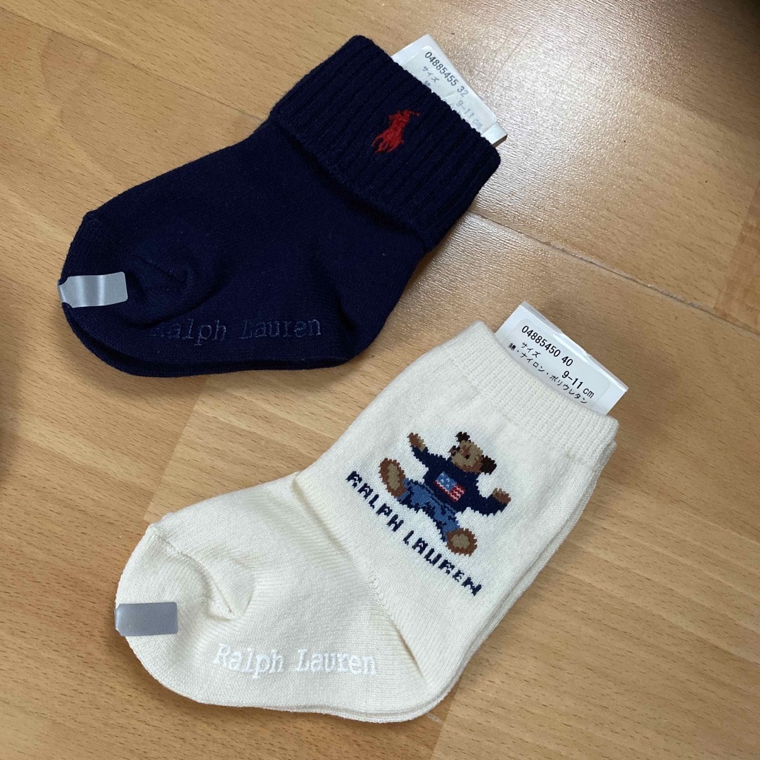 Ralph Lauren(ラルフローレン)の☆未使用☆ラルフローレン☆ベア☆ロンパース2枚&スタイ&靴下2足セット☆ キッズ/ベビー/マタニティのベビー服(~85cm)(ロンパース)の商品写真