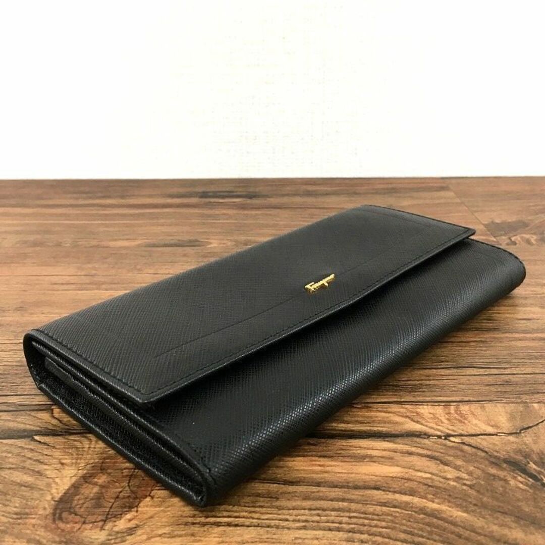 Salvatore Ferragamo(サルヴァトーレフェラガモ)の極美品 Salvatore Ferragamo 長財布 ブラック 425 レディースのファッション小物(財布)の商品写真