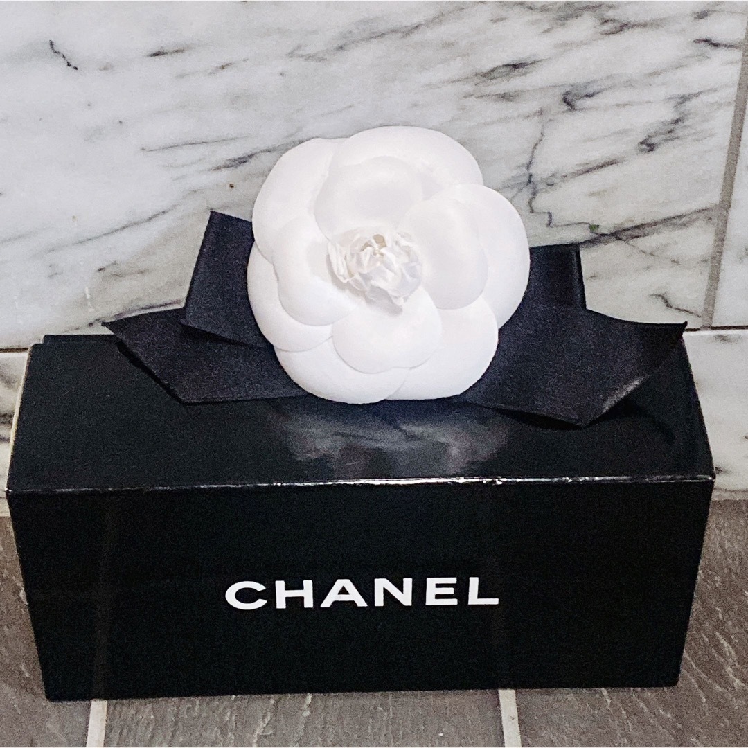 CHANEL カメリア リボン ブローチ ホワイト ブラック | www