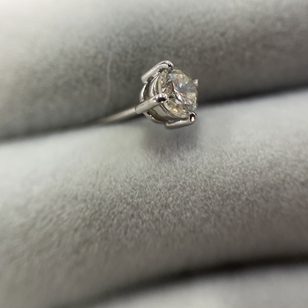 ダイヤモンドピアス　一粒　0.308ct 鑑定付