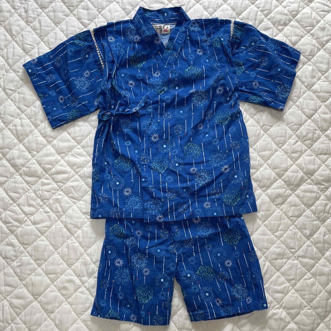 甚平　男の子　130  青　花火　美品 キッズ/ベビー/マタニティのキッズ服男の子用(90cm~)(甚平/浴衣)の商品写真