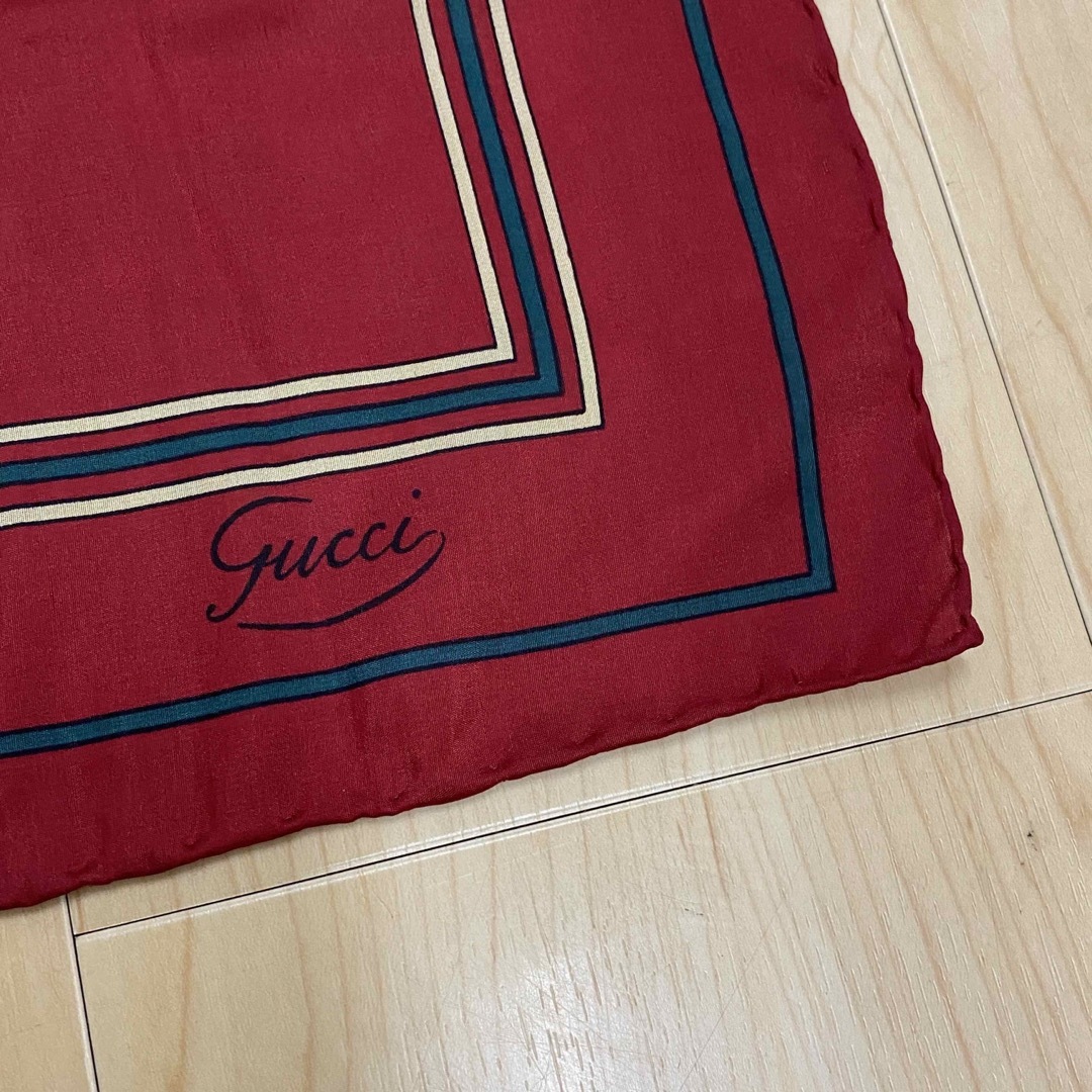 Gucci(グッチ)のGUCCI 　グッチ　スカーフ　レッド　55×55　no.8 レディースのファッション小物(バンダナ/スカーフ)の商品写真