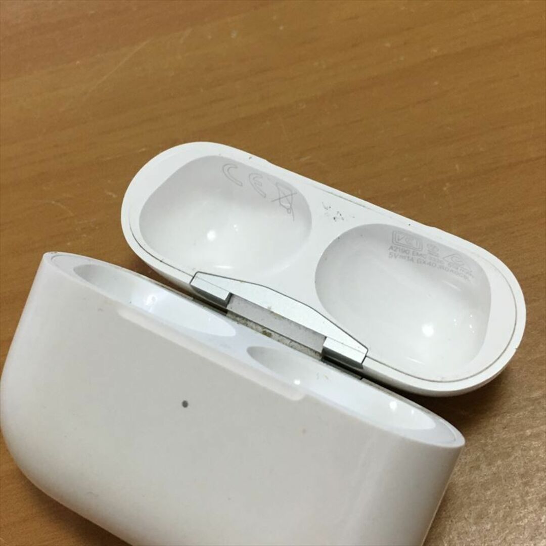 2）Apple純正 AirPods Pro用 ワイヤレス充電ケース A2190