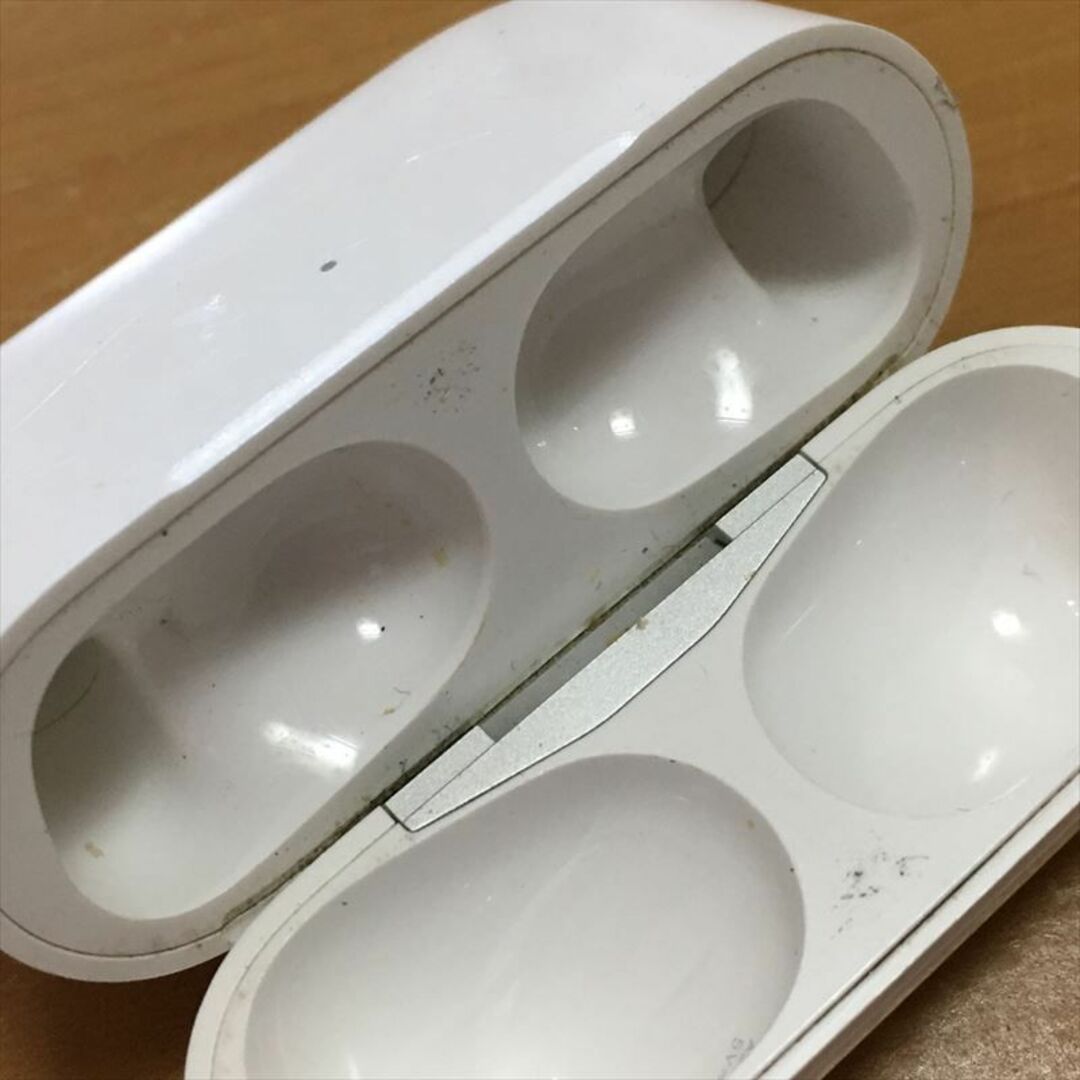 2）Apple純正 AirPods Pro用 ワイヤレス充電ケース A2190