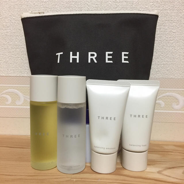 THREE(スリー)のTHREE トライアルキット ポーチ付 コスメ/美容のキット/セット(サンプル/トライアルキット)の商品写真