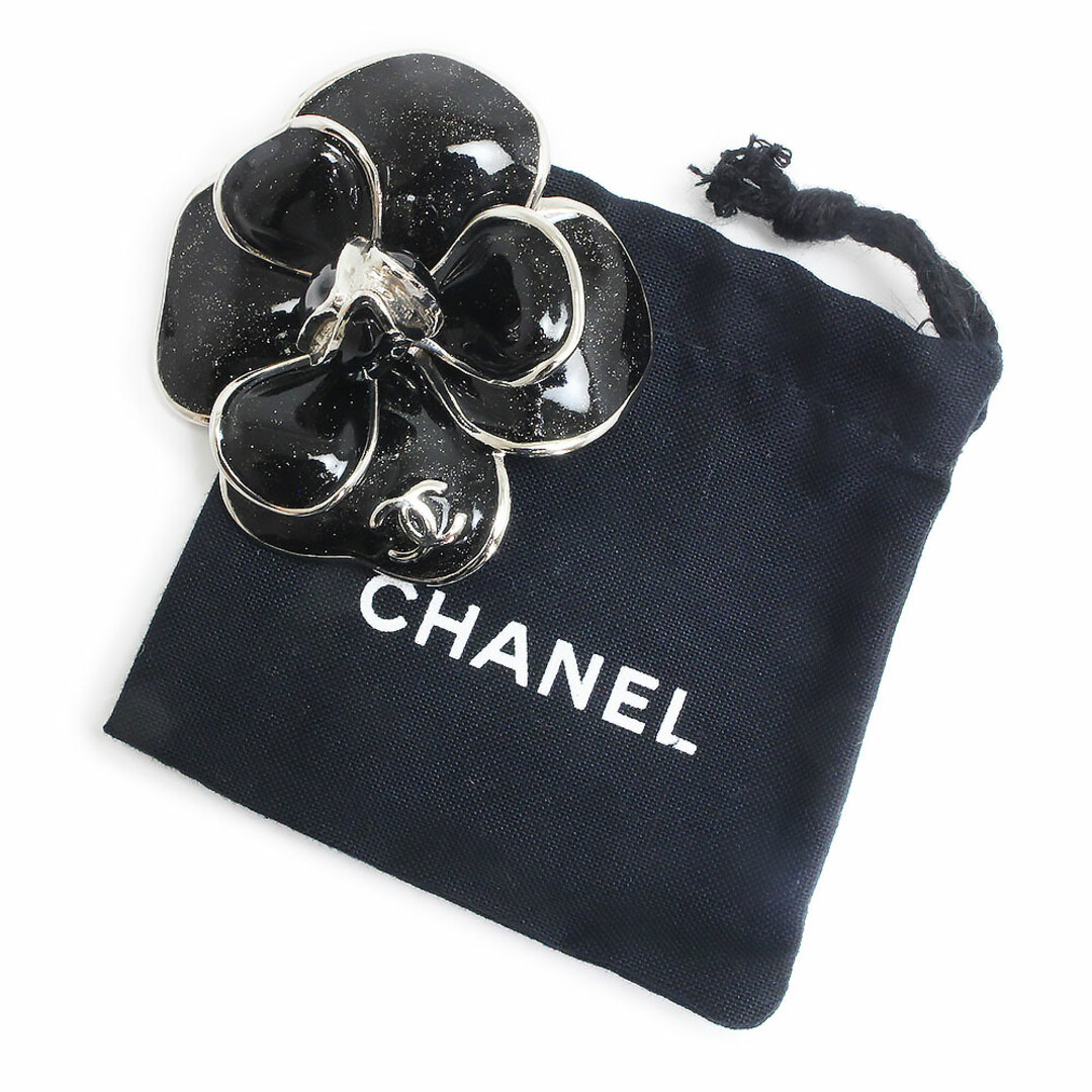 シャネル カメリア ココマーク ブローチ ラメ ブラック シルバー 黒 CHANEL（未使用　展示品）