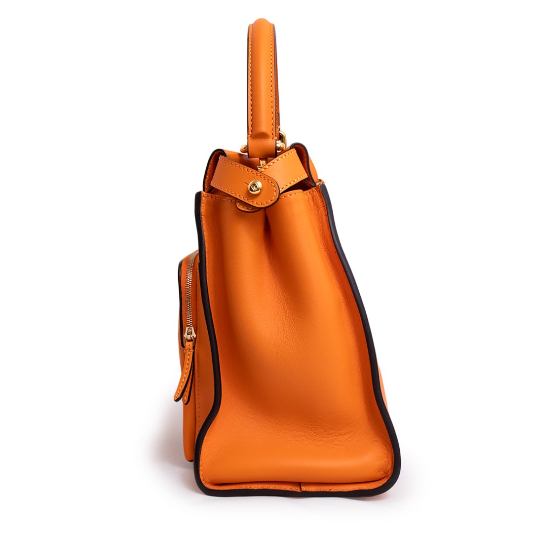 FENDI(フェンディ)のフェンディ ピーカブー レギュラー ポケット 2Way ショルダー ハンドバッグ 斜め掛け ナッパレザー オレンジ 8BN312 FENDI（未使用　展示品） レディースのバッグ(ハンドバッグ)の商品写真