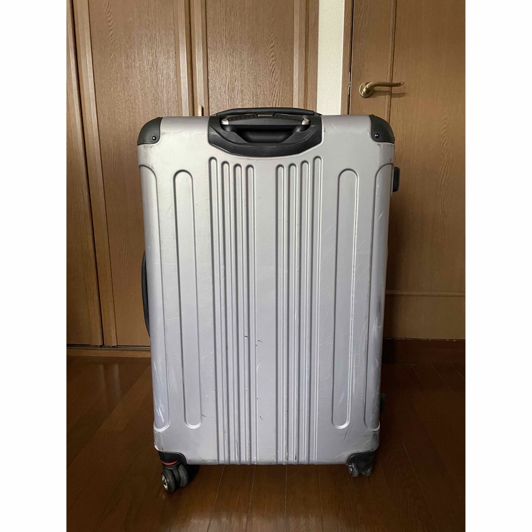 スーツケース　大きなサイズ　高さ約76cm 横幅約51cm 奥行約31cm